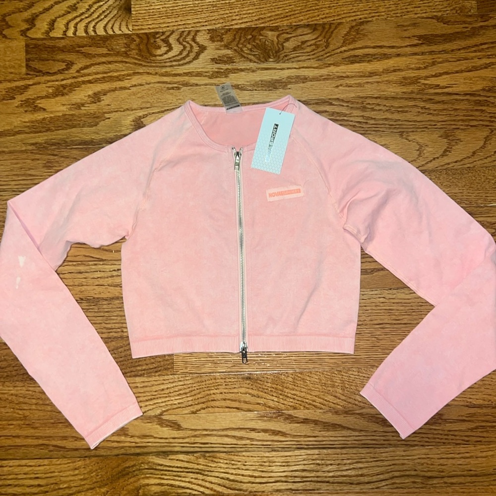 NWT seamless peach cropped shirt